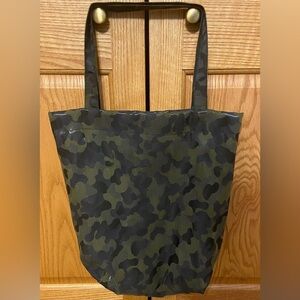 Zara khaki/green/black camo tote bag.                     Excellent Condition!